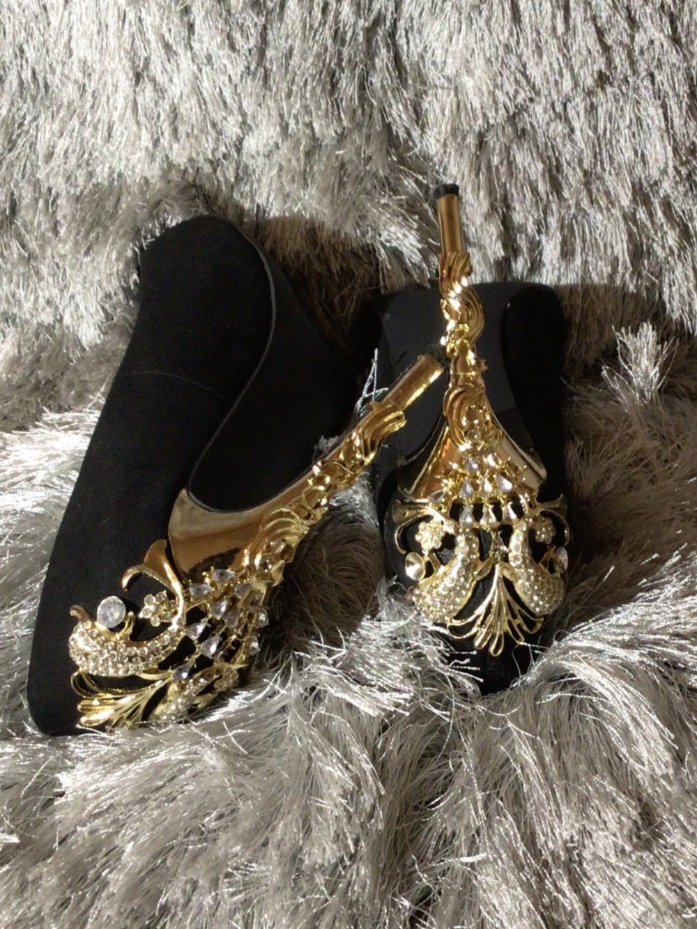 Black pointed toe Satin suede golden rose emblemed heel shoe - Picture 6 of 13